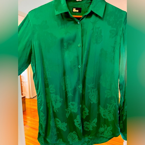 Green Blouse with Roses - Picture 2 of 3